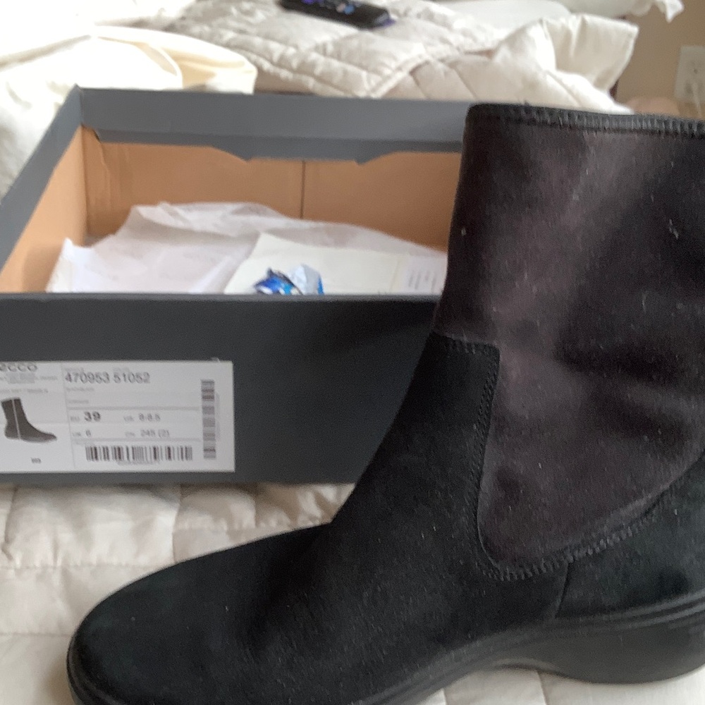 Ecco women’s ankle boots
Size 39 Soft Seven Gortex
Comfortable
Hardly worn